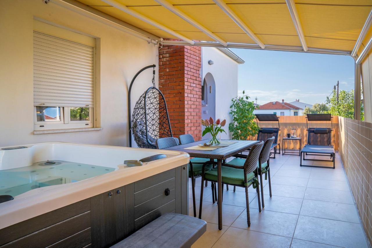 Apartment Paula With Private Jacuzzi And Parking- Near The Beach Zadar Exterior foto