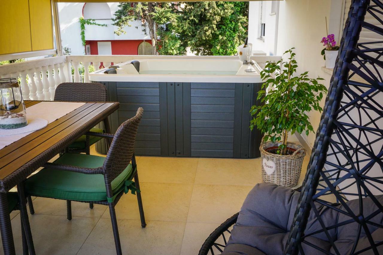 Apartment Paula With Private Jacuzzi And Parking- Near The Beach Zadar Exterior foto