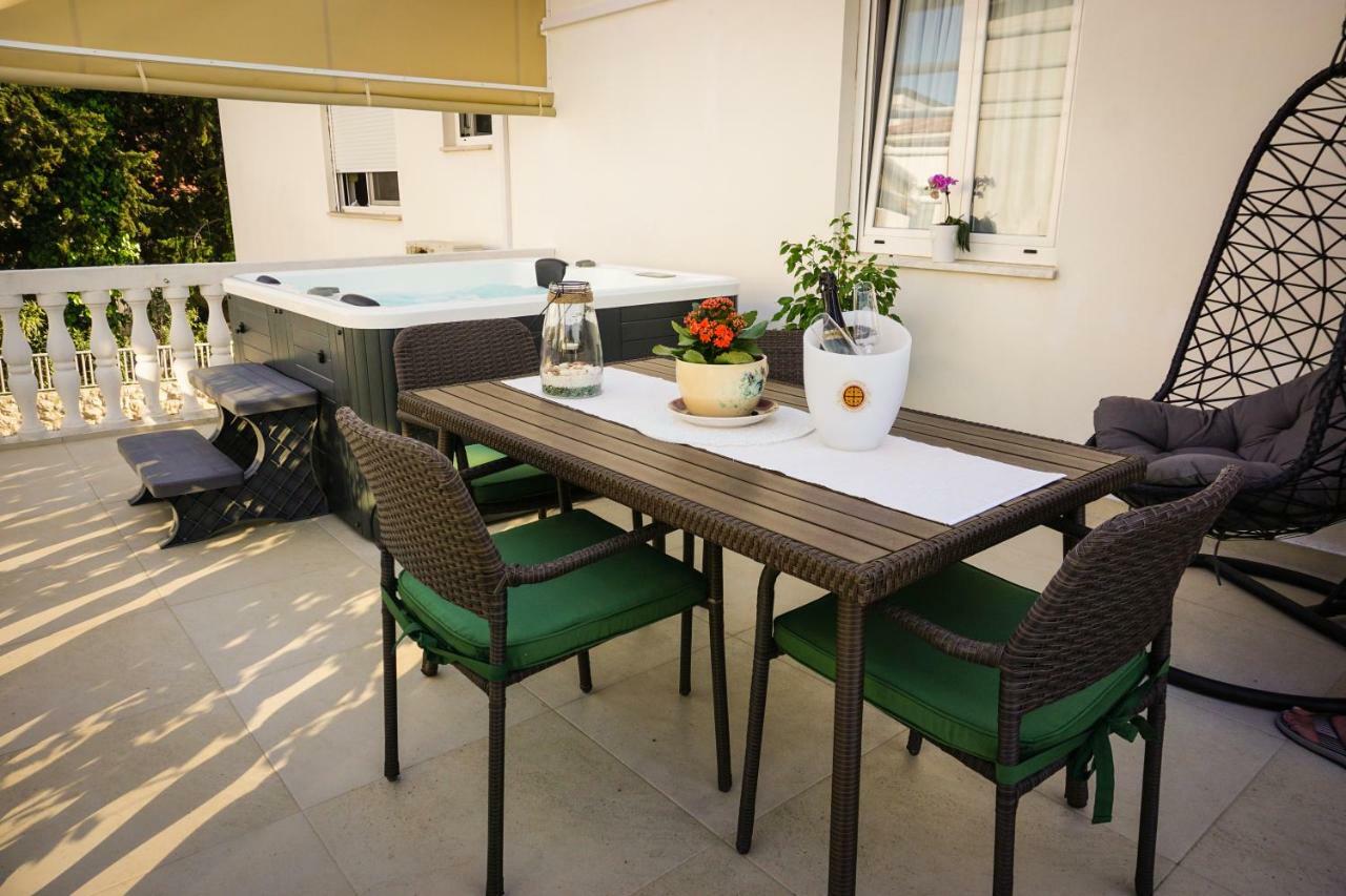 Apartment Paula With Private Jacuzzi And Parking- Near The Beach Zadar Exterior foto