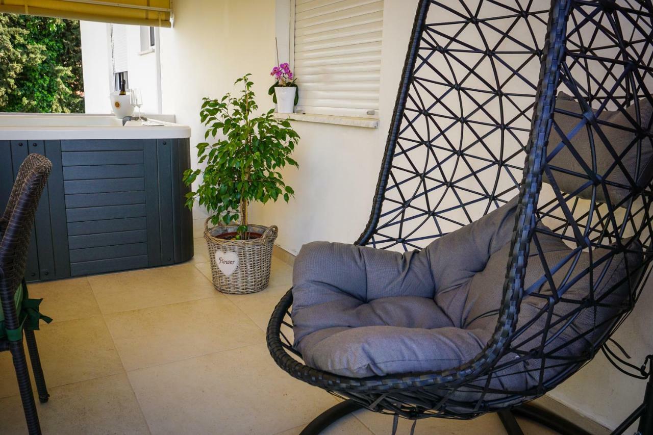 Apartment Paula With Private Jacuzzi And Parking- Near The Beach Zadar Exterior foto
