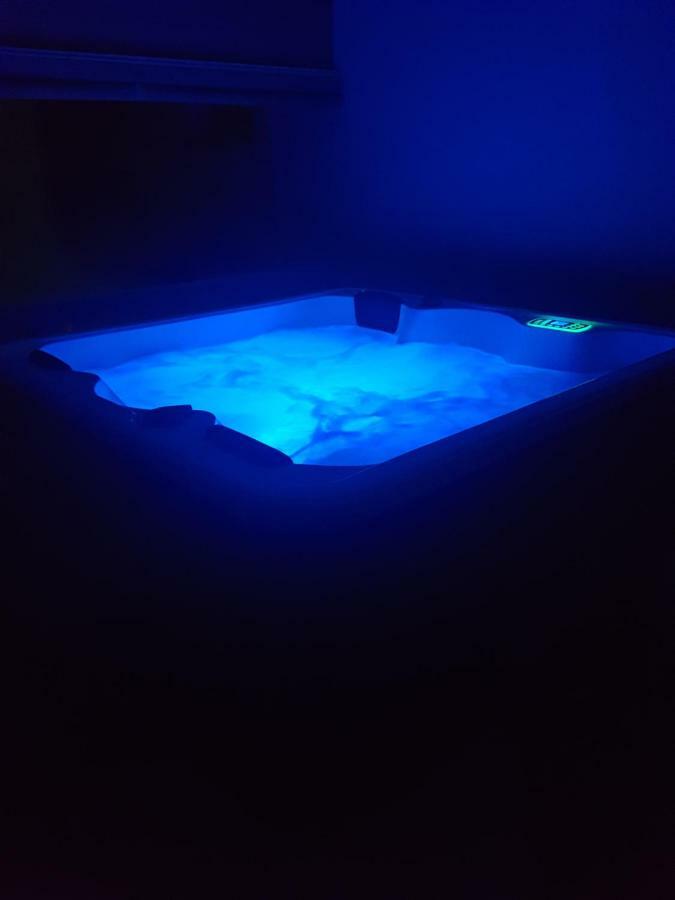 Apartment Paula With Private Jacuzzi And Parking- Near The Beach Zadar Exterior foto
