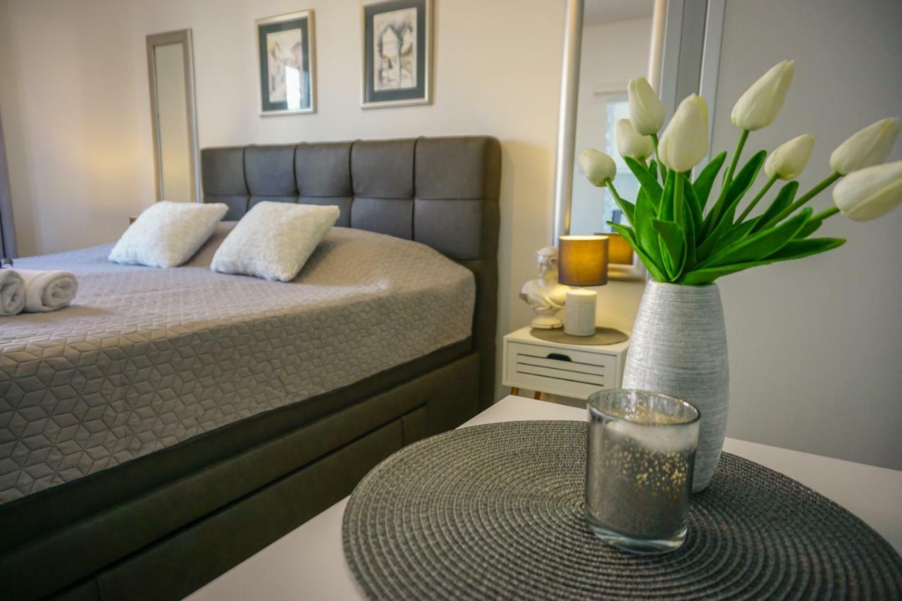 Apartment Paula With Private Jacuzzi And Parking- Near The Beach Zadar Exterior foto